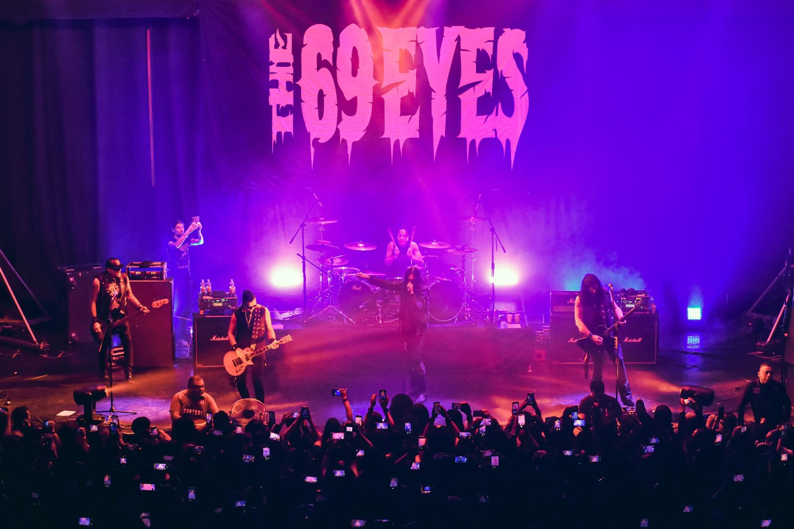 The-69-Eyes-Circo-Volador-blvvsh-studio